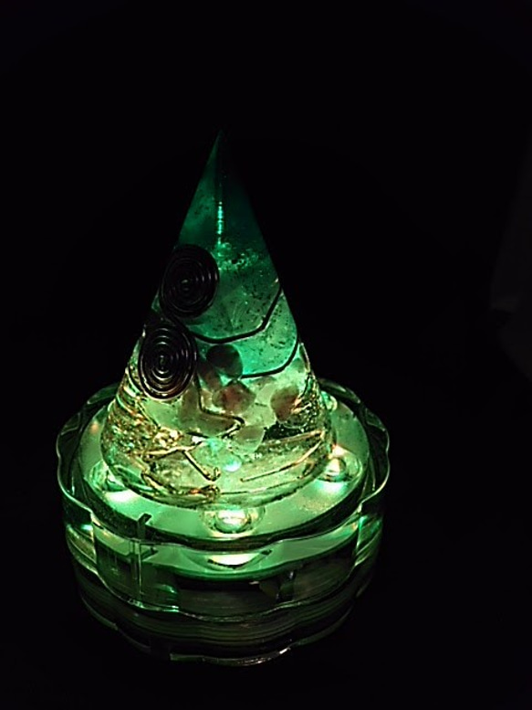 浄化の魔法を封じ込めた円錐のオルゴナイト 7枚目の画像
