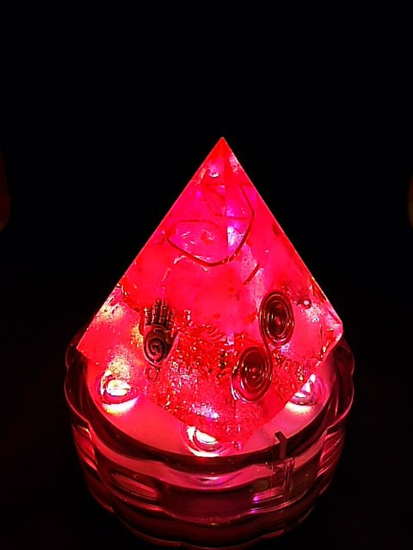 愛の魔法を封じ込めたピラミッドのオルゴナイト（アウトレット） 7枚目の画像