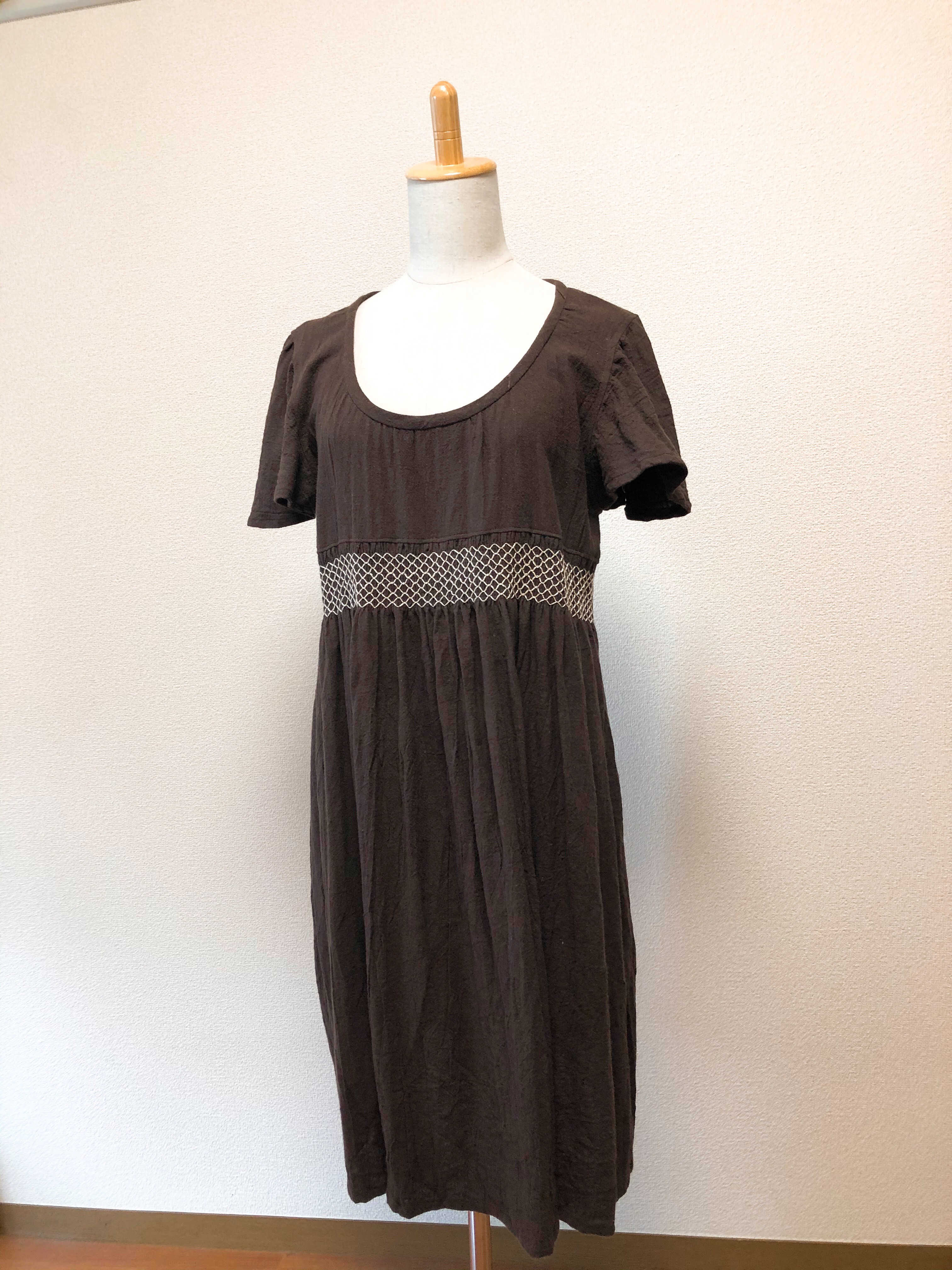 リネン・スモッキングのワンピース