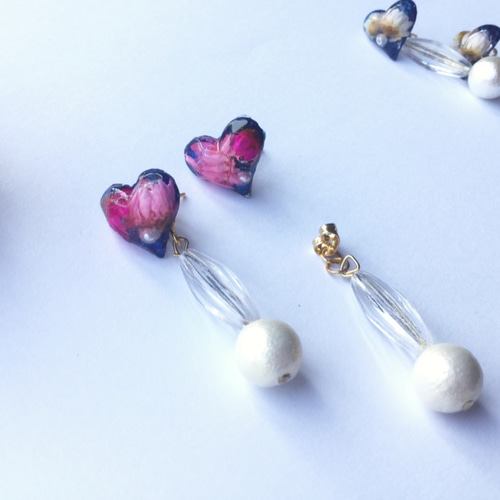 イヤリング ピアス ハンドメイド ♪ハート×ドライフラワー 私のファンシー手作り*ハートドライフラワーイヤリングの耳/耳の