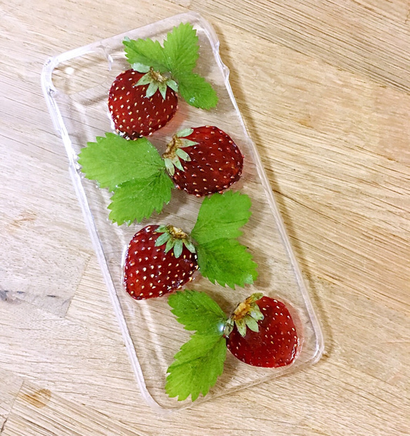 苺 スマホケース iphone用 2枚目の画像