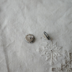 【刺繍】石畳のつぶつぶイヤリング【樹脂ノンホール】 3枚目の画像