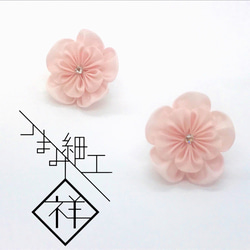 八重桜の耳飾り 2枚目の画像