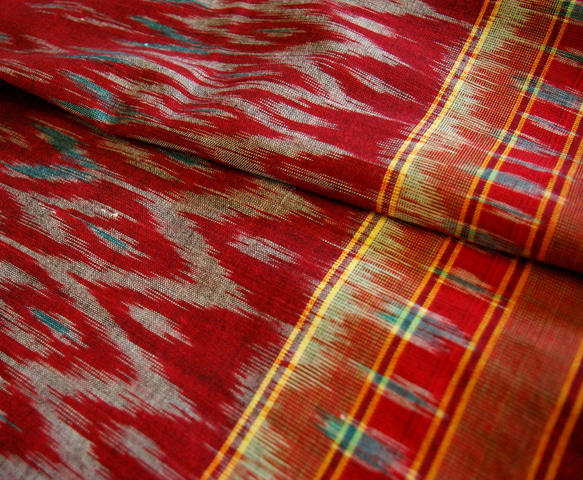 ラオスの織物 手織り布 朱色 綿 78㎝×161㎝ 1枚目の画像