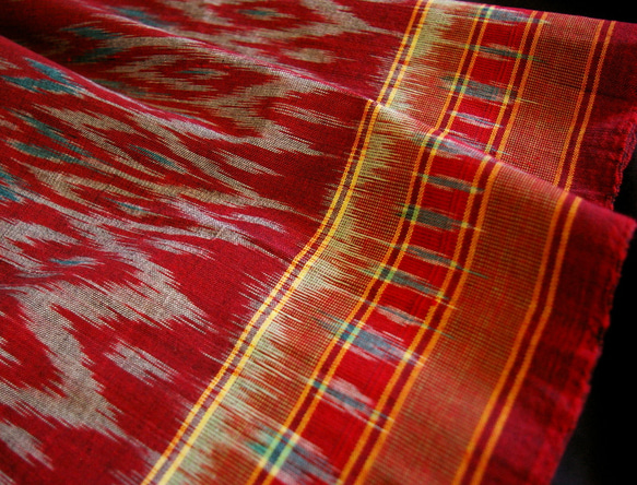 ラオスの織物 手織り布 朱色 綿 78㎝×161㎝ 3枚目の画像