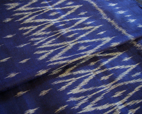 ラオスの織物 手織り布 藍染め絣布 綿 86㎝×166㎝ 生地 MANA MUSIC