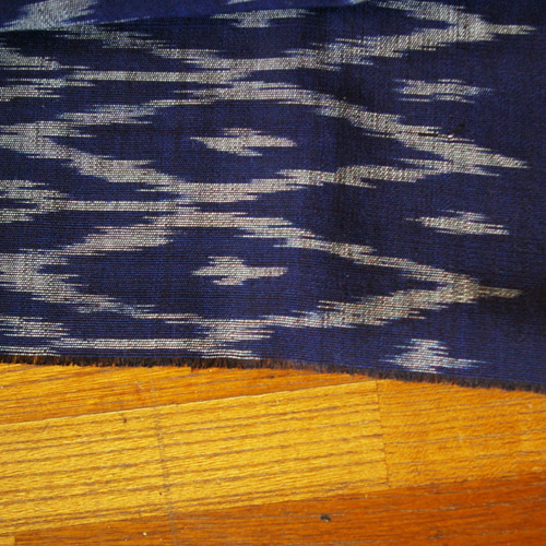 ラオスの織物 手織り布 藍染め絣布 綿 86㎝×166㎝ 生地 MANA MUSIC