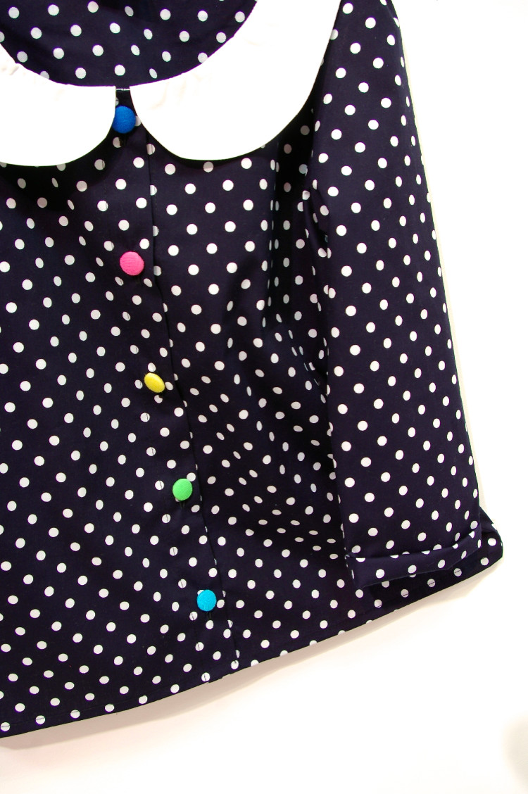 カラフルボタンの水玉シャツ♡