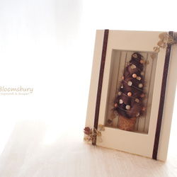 ブラウンフェザーのクリスマスツリーwith white フレーム 1枚目の画像