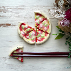 ピザのマルゲリータさん/箸置き 食べ物ちゃん ピザ【1ピース】 1枚目の画像