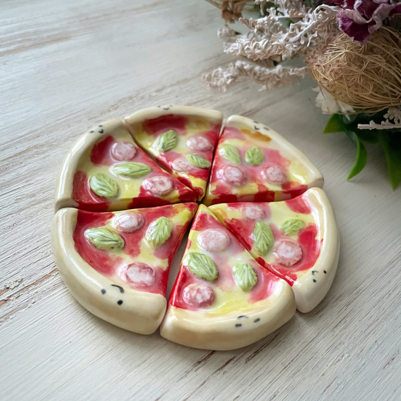 ピザのマルゲリータさん/箸置き 食べ物ちゃん ピザ【1ピース】 4枚目の画像