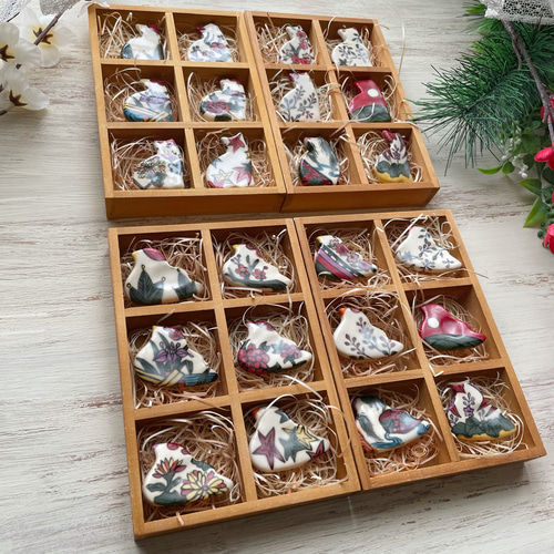 ラッピング無料】 希少 木箱入り 花札文箸置き揃い 陶祥窯