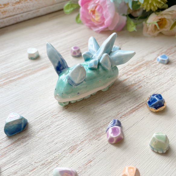 陶器の鉱石ウミウシちゃん サマーミントカラー/ 陶磁器 置物 デスク
