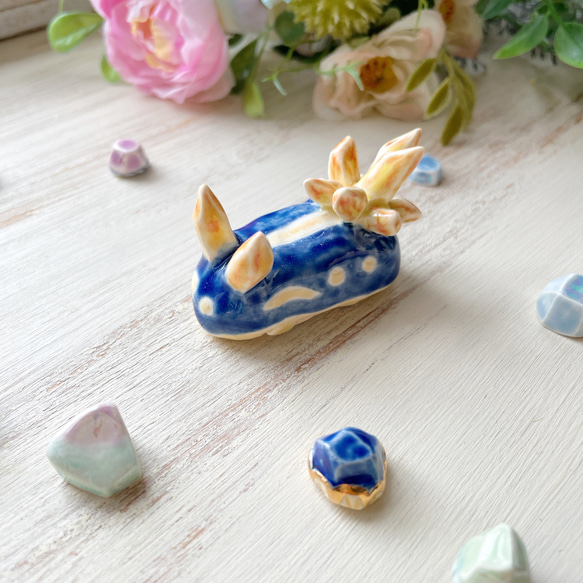 陶器の鉱石ウミウシちゃん アオウミウシ/ 陶磁器 置物 デスク