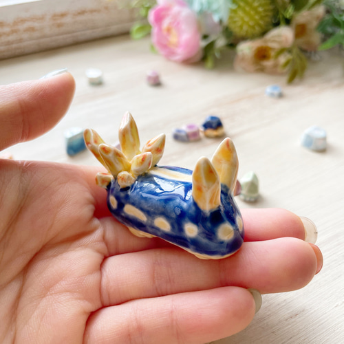 鉱石動物　ウミウシ　アメジスト　ハンドメイド 鉱石ウミウシ-アメジスト-】 | MUNIMA ART