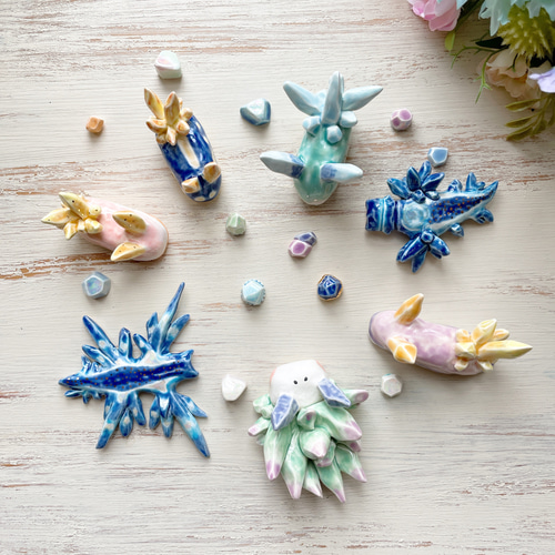 陶器の鉱石ウミウシちゃん タイヘイヨウアオミノウミウシ/ 陶磁器 置物