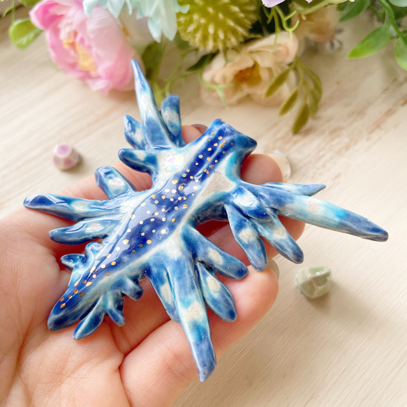 陶器の鉱石ウミウシちゃん アオミノウミウシ/ 陶磁器 置物 デスク ペーパーウェイト 海の宝石 3枚目の画像