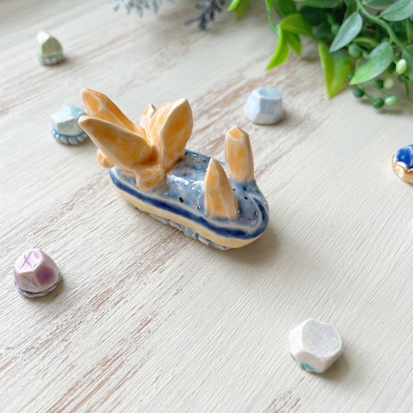 陶器の鉱石ウミウシちゃん アンナウミウシ/ 陶磁器 置物 デスク ペーパーウェイト 海の宝石 1枚目の画像
