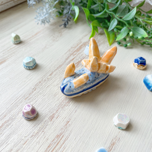 陶器の鉱石ウミウシちゃん アンナウミウシ/ 陶磁器 置物 デスク ペーパーウェイト 海の宝石 2枚目の画像