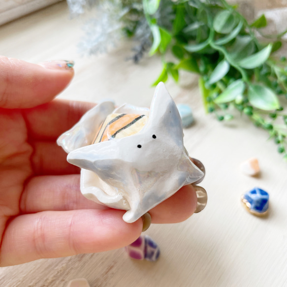 陶器の鉱石ウミウシちゃん ベニヤカタガイ/ 陶磁器 置物 デスク ペーパーウェイト 海の宝石 3枚目の画像