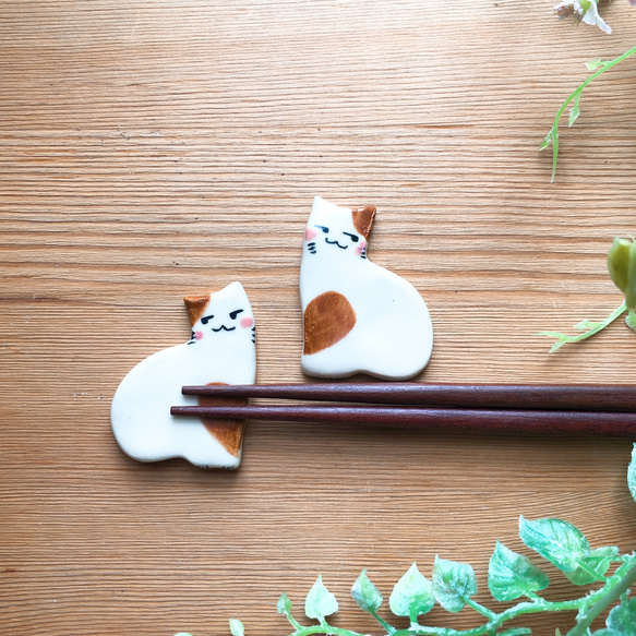 茶白猫のカップル箸置き ハート模様【2個セット】 3枚目の画像