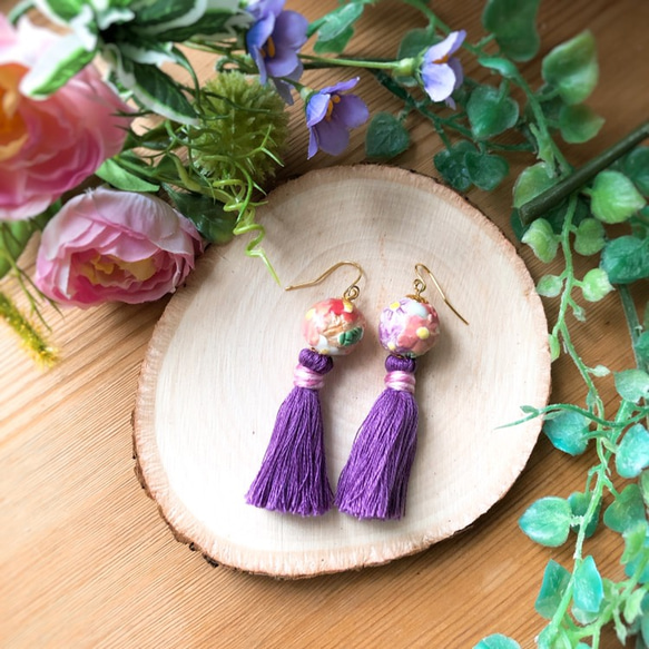 令和のお花 陶ビーズピアス 菫色・梅色・桜色タッセル/陶器製 桜 梅 菫 4枚目の画像