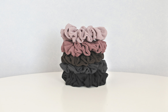 リネンのシュシュ...焦げ茶＊ゴム穴付き 5枚目の画像