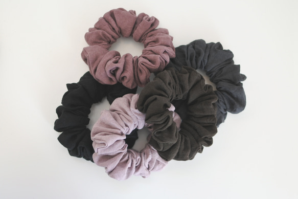 リネンのシュシュ...焦げ茶＊ゴム穴付き 6枚目の画像