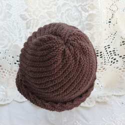 毛１００％　ななめ編みのニット帽子　（こげ茶色） 2枚目の画像