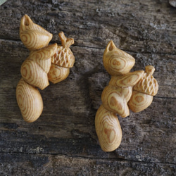松鼠抱橡果胸針 (越檜) - 木彫り woodcarving 古鳴木刻工作室 第8張的照片