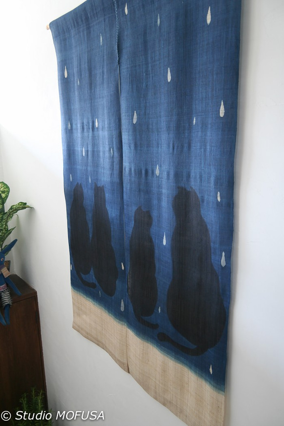 暖簾 のれん N-8126 雨ネコ  藍染　墨染　本麻 半間 90x130cm 1枚目の画像
