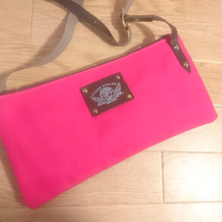 長財布のための帆布のサコッシュshocking pink ショッキングピンク 1枚目の画像