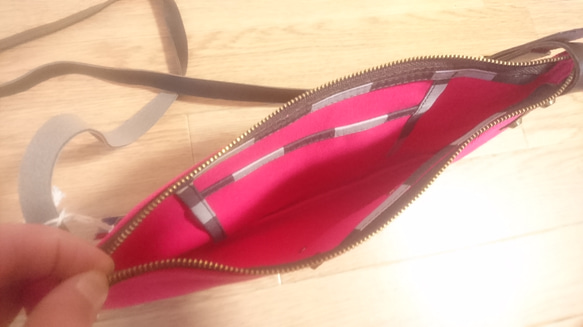 長財布のための帆布のサコッシュshocking pink ショッキングピンク 5枚目の画像