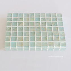 【K様オーダー品・サイズ変更】透き通ったクリア・水色カラー ガラスタイルのディスプレイトレイ2個 6枚目の画像