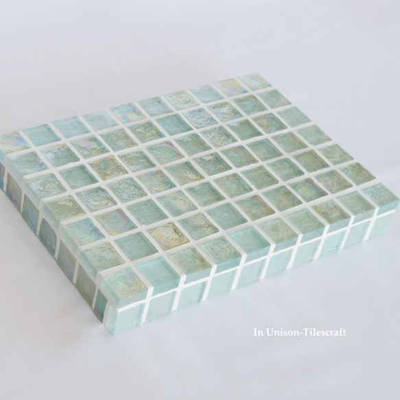 【K様オーダー品・サイズ変更】透き通ったクリア・水色カラー ガラスタイルのディスプレイトレイ2個 8枚目の画像