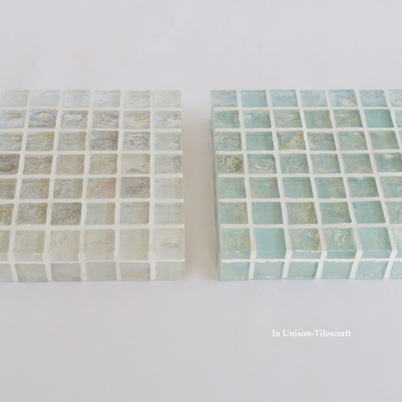 【K様オーダー品・サイズ変更】透き通ったクリア・水色カラー ガラスタイルのディスプレイトレイ2個 9枚目の画像