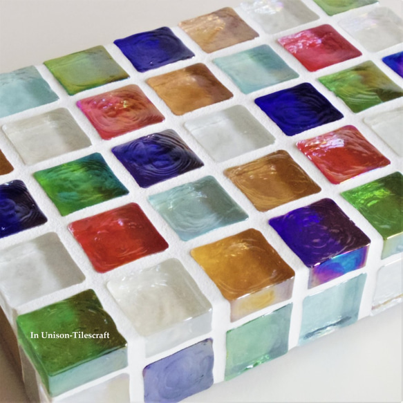 【再販】特集掲載☆カラフルMix ガラスモザイクタイルのディスプレイトレイmini（飾り台・小物置き） 6枚目の画像