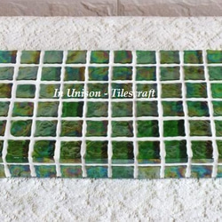 グリーン　ガラスモザイクタイルのディスプレイトレイ（中） 3枚目の画像