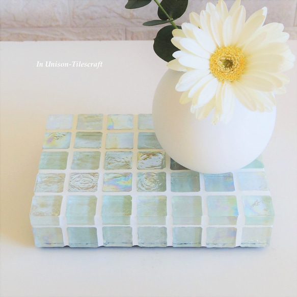 特集掲載☆透き通ったクリアカラー ガラスモザイクタイルのディスプレイトレイ mini (小物置き）【受注制作】 7枚目の画像