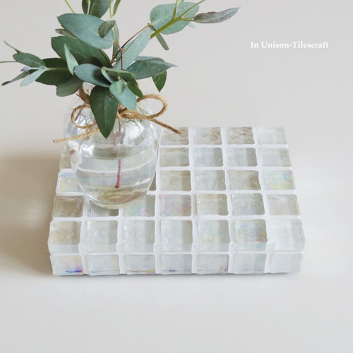 特集掲載☆透き通ったクリアカラー ガラスモザイクタイルの