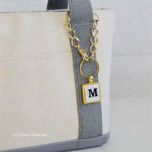 FENDI イニシャルバッグチャーム【M】