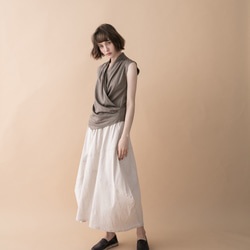 交叉背心 - 卡其  Wrap-effect sleeveless blouse - Khaki 第2張的照片