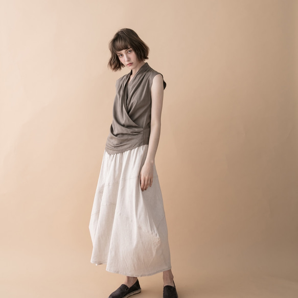 交叉背心 - 卡其  Wrap-effect sleeveless blouse - Khaki 第2張的照片