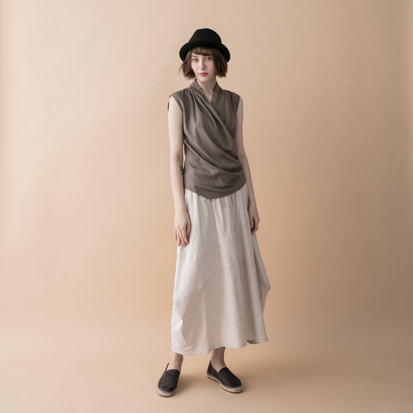 交叉背心 - 卡其  Wrap-effect sleeveless blouse - Khaki 第5張的照片