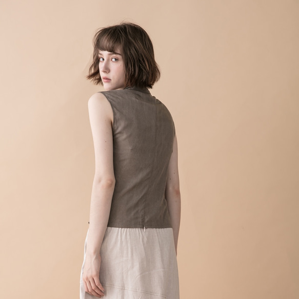 交叉背心 - 卡其  Wrap-effect sleeveless blouse - Khaki 第6張的照片