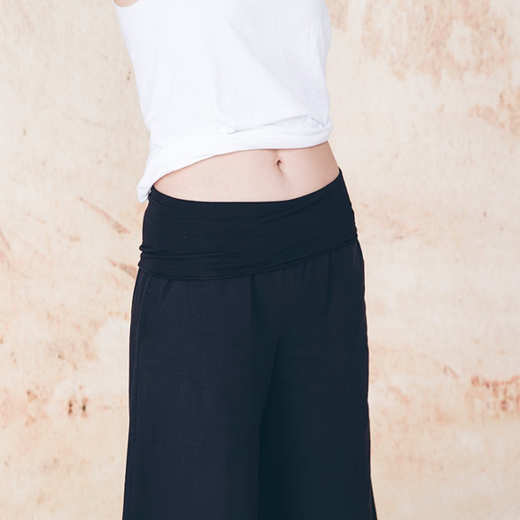 棉麻寬褲 - 黑 Signature elastic waistband wide-leg pants - Black 第6張的照片