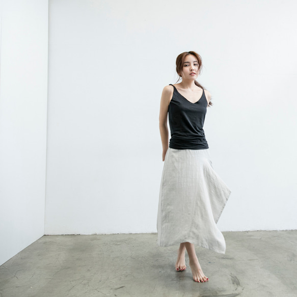 不規則棉麻長裙 - 淺灰  Asymmetric maxi skirt - Gray 第3張的照片