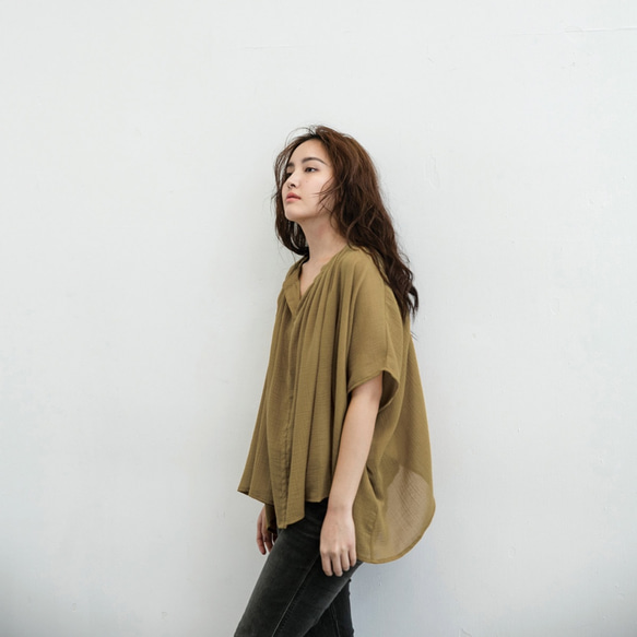 長方形細摺衫 - 卡其 Gathered draping blouse- Khaki 第2張的照片