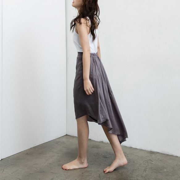 法式拼片裙 - 墨灰 Lined asymmetric midi skirt - Charcoal gray 第3張的照片