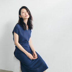 V領洋裝 - 點點 V neck tie-waist midi dress - Dots 第4張的照片